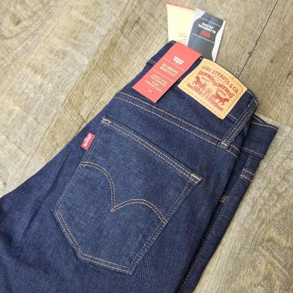 Levi's | Slimming Bootcut Jeans NWT🔥
